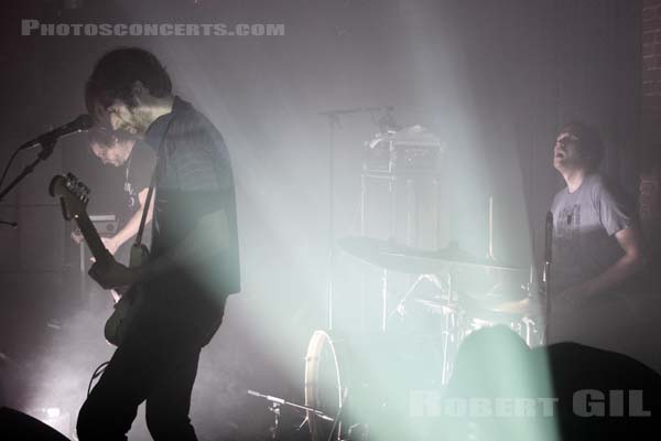 A PLACE TO BURY STRANGERS - 2009-11-19 - PARIS - La Maroquinerie - 